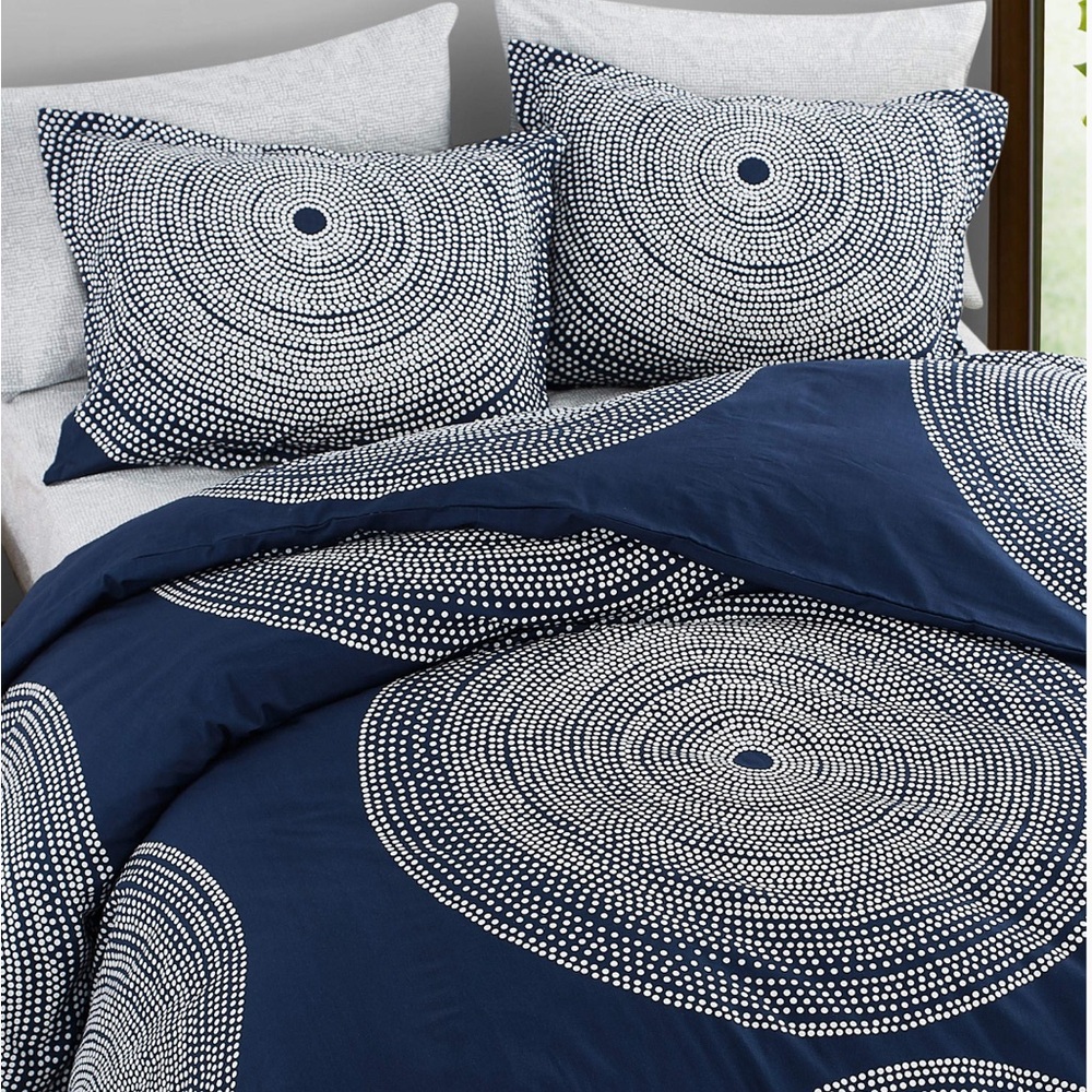 Marimekko KING Duvet w/shams. NO OFFERS. Blue/White RETAIL 170.00 NO OFFERS